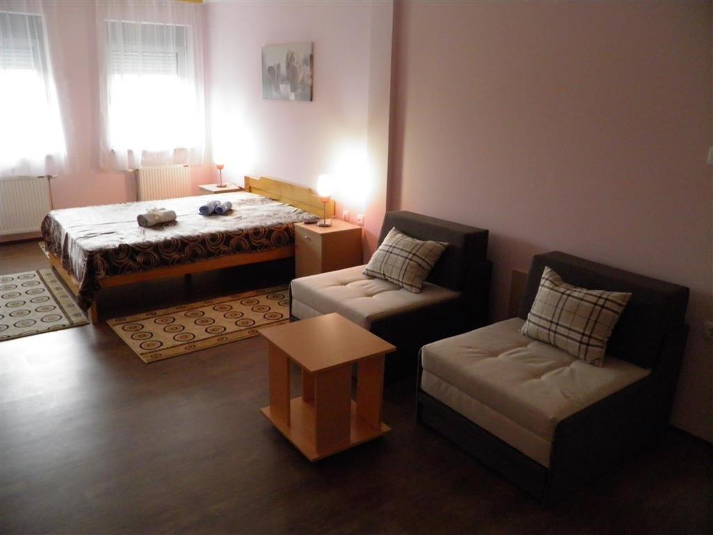 B&B Zmajevo Gnezdo 021 Sremska Kamenica Esterno foto