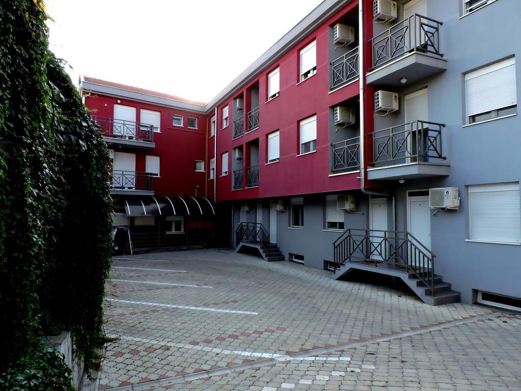 B&B Zmajevo Gnezdo 021 Sremska Kamenica Esterno foto