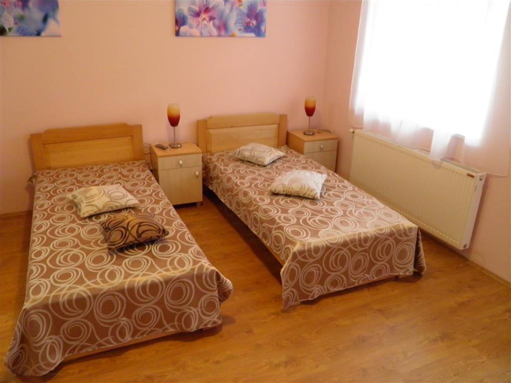 B&B Zmajevo Gnezdo 021 Sremska Kamenica Esterno foto