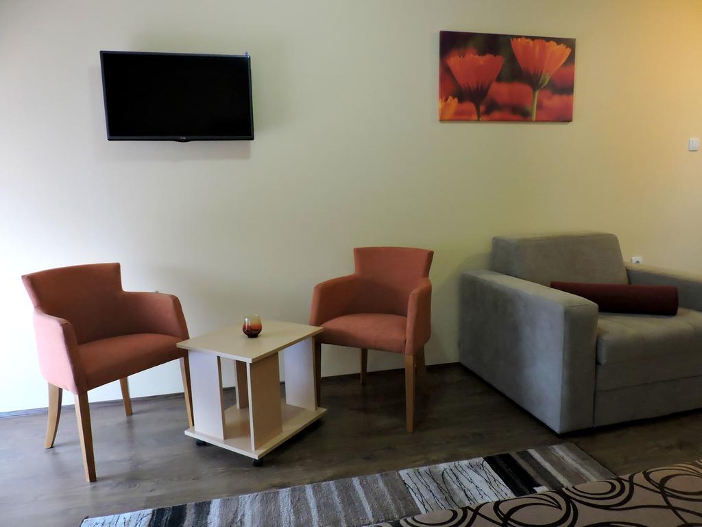 B&B Zmajevo Gnezdo 021 Sremska Kamenica Esterno foto