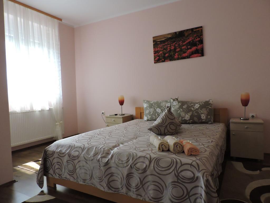B&B Zmajevo Gnezdo 021 Sremska Kamenica Esterno foto