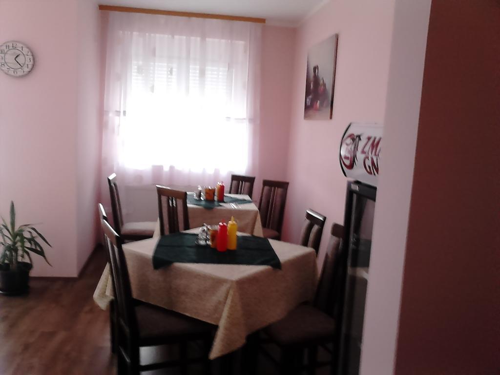B&B Zmajevo Gnezdo 021 Sremska Kamenica Esterno foto
